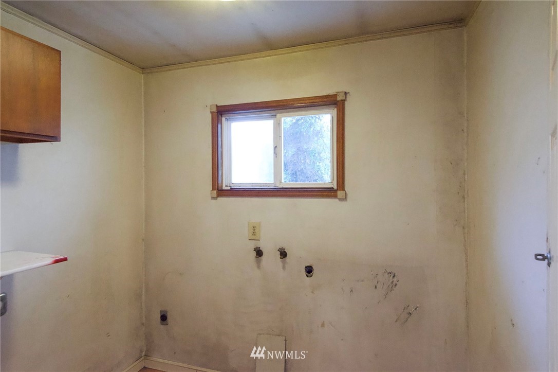190 Roupe Road Sequim, WA 98382 - Photo 12 of 20 a view of a bathroom with a sink