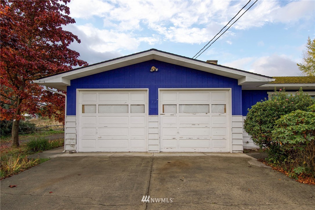 190 Roupe Road Sequim, WA 98382 - Photo 17 of 20 a front view of a house with garage