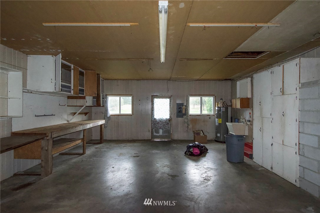 190 Roupe Road Sequim, WA 98382 - Photo 18 of 20 a kitchen with lots of counter top space