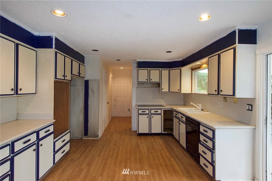 190 Roupe Road Sequim, WA 98382 - Photo 6 of 20 a kitchen with stainless steel appliances granite countertop a sink stove and refrigerator