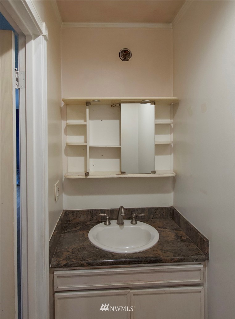 190 Roupe Road Sequim, WA 98382 - Photo 8 of 20 a bathroom with a sink and a mirror