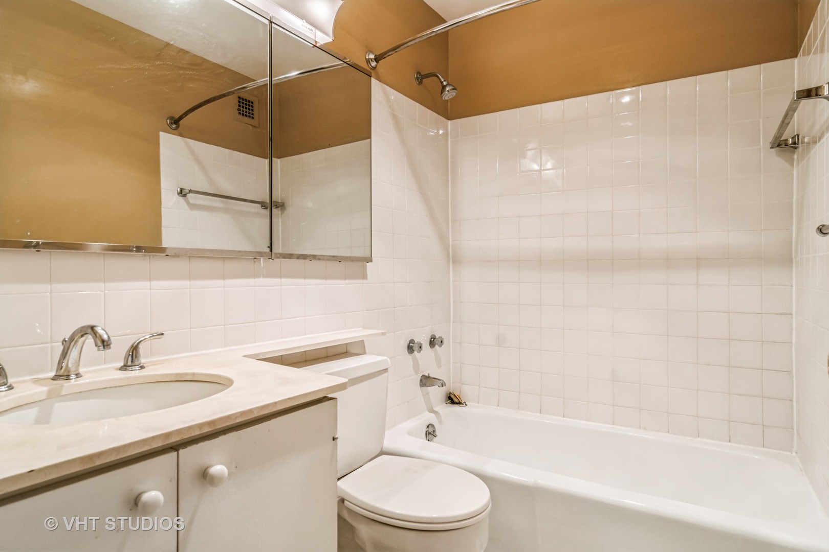5455 North Sheridan Road, Unit 405 Chicago, IL 60640 - Photo 10 of 15 Gallery Image 10