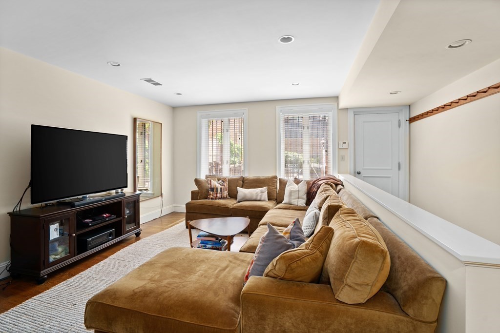 427 Beacon Street Boston, MA 02115 - Photo 20 of 25