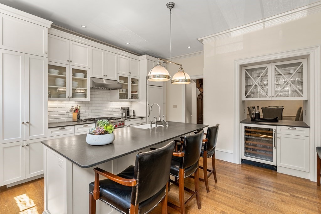 427 Beacon Street Boston, MA 02115 - Photo 6 of 25