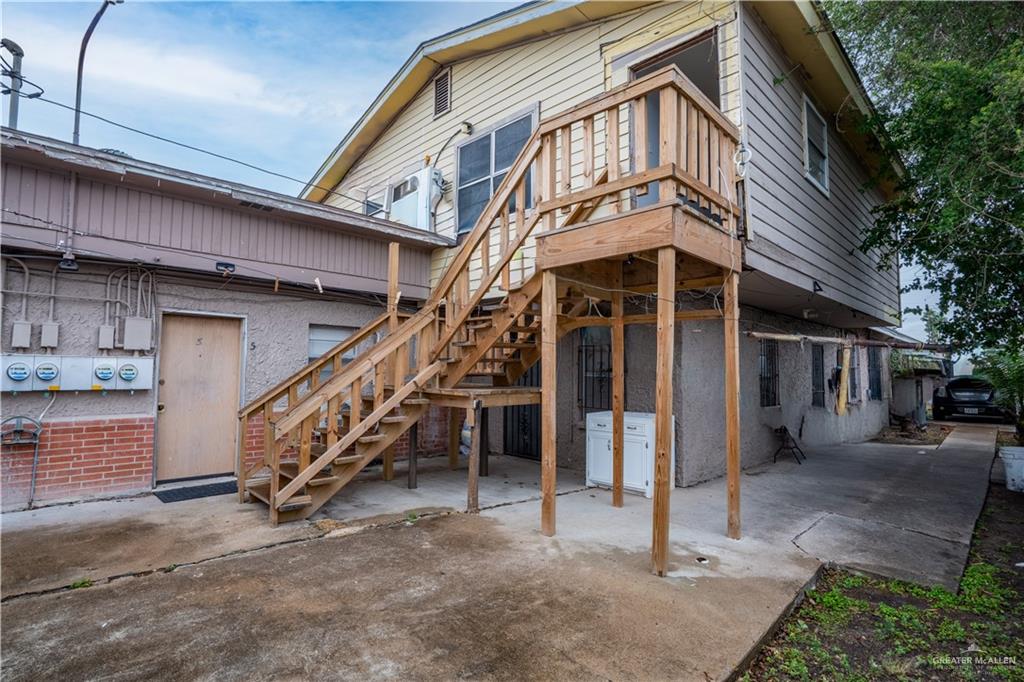 613 South 12th Street McAllen, TX 78501 - Photo 4 of 15 a view of a house with a yard