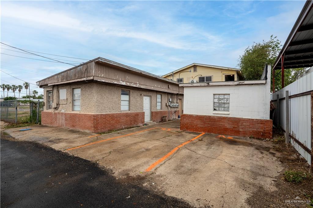 613 South 12th Street McAllen, TX 78501 - Photo 6 of 15 a house view with a outdoor space