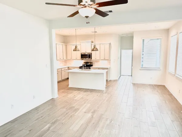 $2,350 | 620 Silver Pear Court, Montgomery, TX 77316