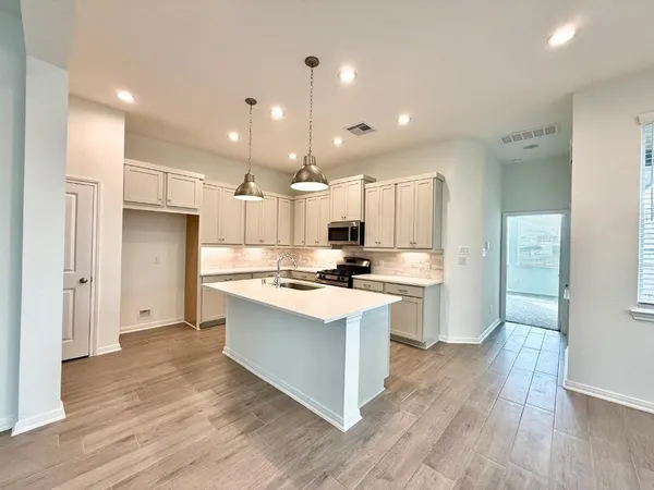 $2,350 | 620 Silver Pear Court, Montgomery, TX 77316