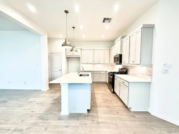 $2,350 | 620 Silver Pear Court, Montgomery, TX 77316
