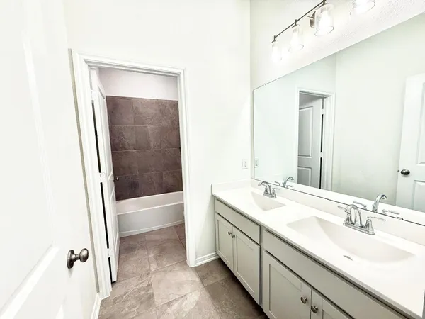 $2,350 | 620 Silver Pear Court, Montgomery, TX 77316