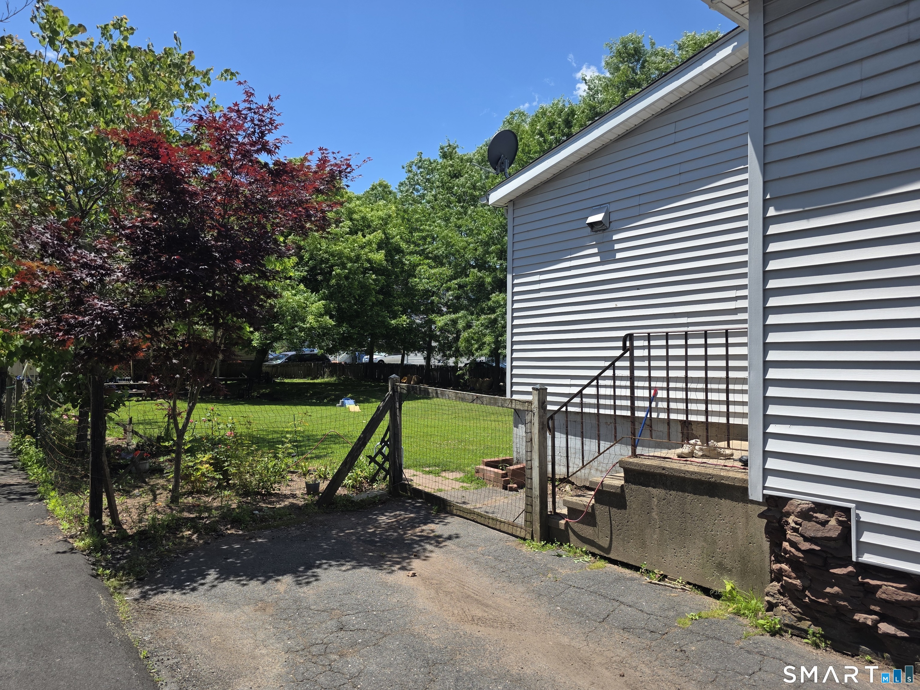 28 Pine Street Meriden, CT 06451 - Photo 3 of 4