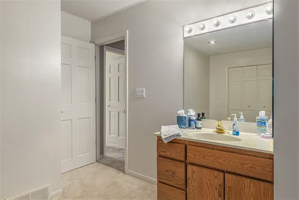 $660,000 | 13483 Oakcrest Avenue Northeast, Gowen, MI 49326