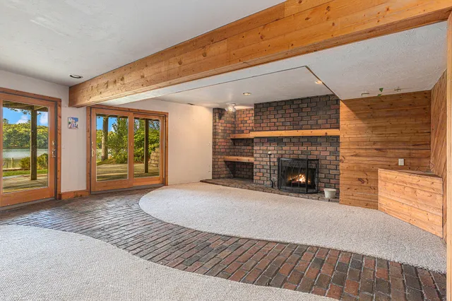 $785,000 | 13483 Oakcrest Avenue Northeast, Gowen, MI 49326