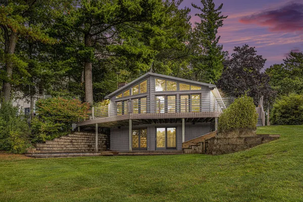 $660,000 | 13483 Oakcrest Avenue Northeast, Gowen, MI 49326