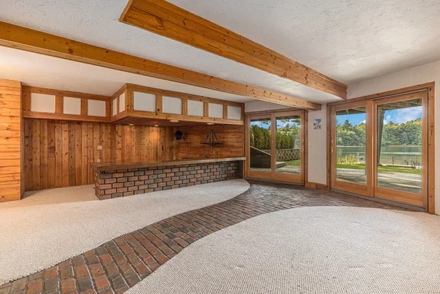 $785,000 | 13483 Oakcrest Avenue Northeast, Gowen, MI 49326