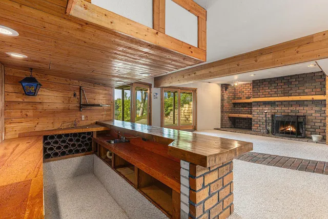 $785,000 | 13483 Oakcrest Avenue Northeast, Gowen, MI 49326