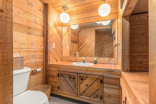 $660,000 | 13483 Oakcrest Avenue Northeast, Gowen, MI 49326