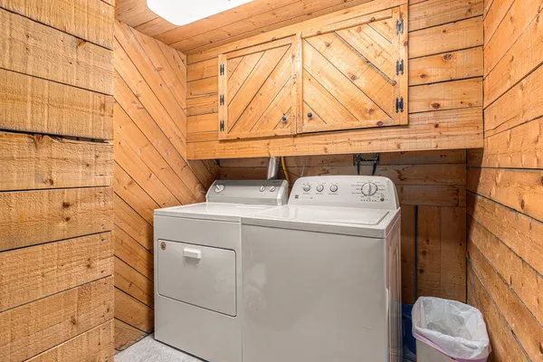 $660,000 | 13483 Oakcrest Avenue Northeast, Gowen, MI 49326