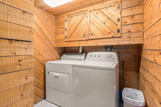 $785,000 | 13483 Oakcrest Avenue Northeast, Gowen, MI 49326