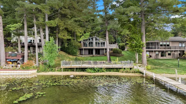 $660,000 | 13483 Oakcrest Avenue Northeast, Gowen, MI 49326