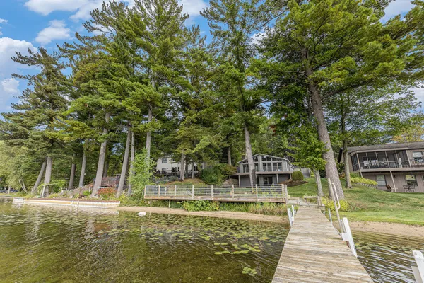 $660,000 | 13483 Oakcrest Avenue Northeast, Gowen, MI 49326