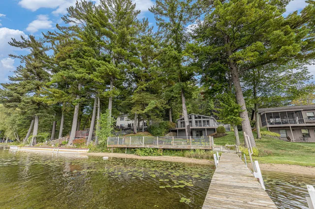 $785,000 | 13483 Oakcrest Avenue Northeast, Gowen, MI 49326