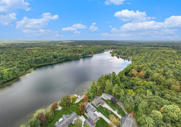 $660,000 | 13483 Oakcrest Avenue Northeast, Gowen, MI 49326