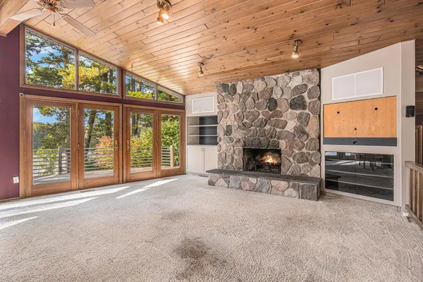 $660,000 | 13483 Oakcrest Avenue Northeast, Gowen, MI 49326