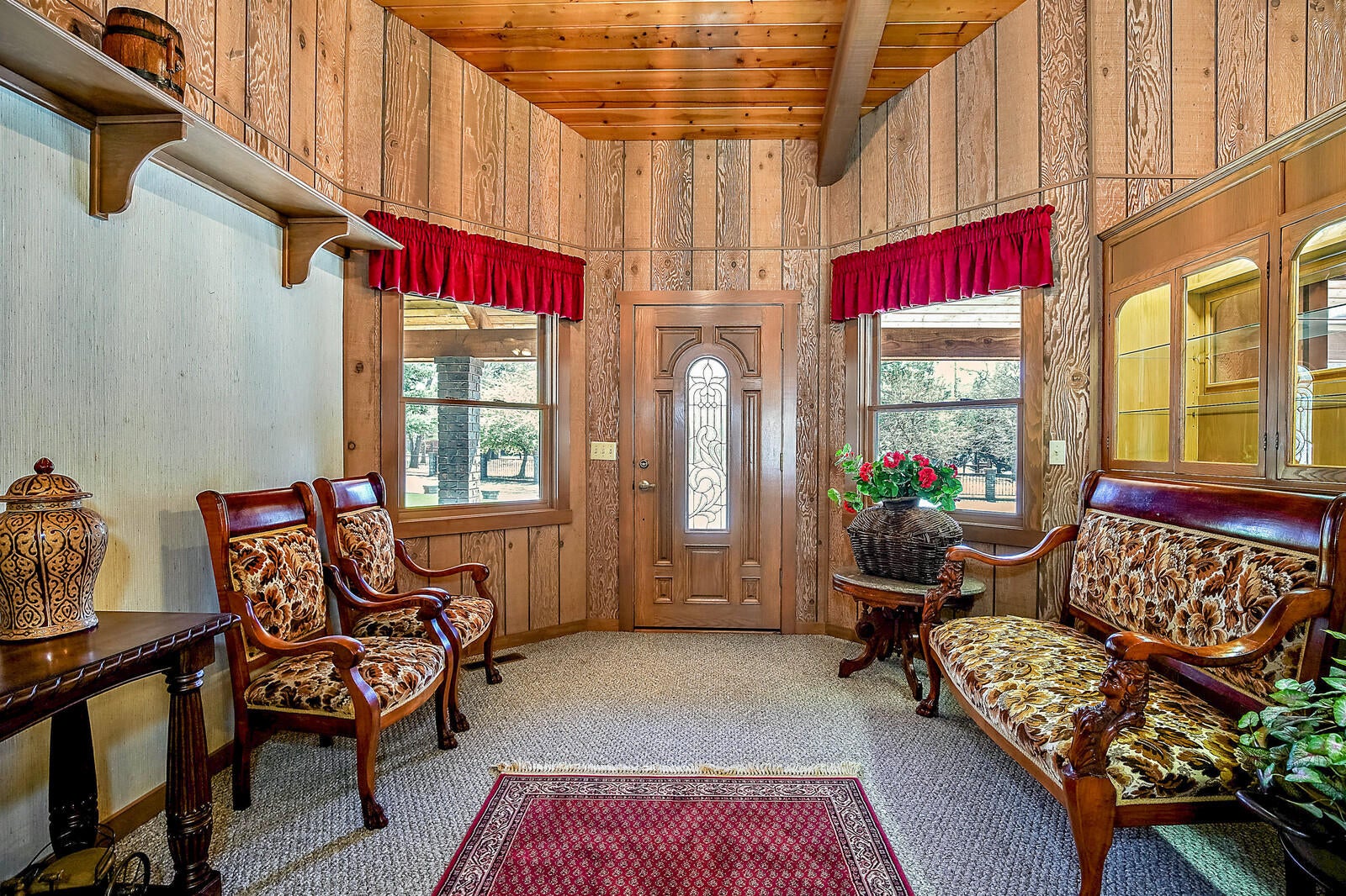 12300 Blackwell Road Central Point, OR 97502 - Photo 59 of 76 foyer