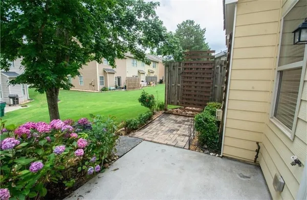 a view of a house with a backyard