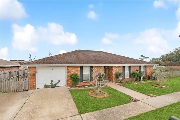 $270,000 | 3221 Riverland Drive, Chalmette, LA 70043