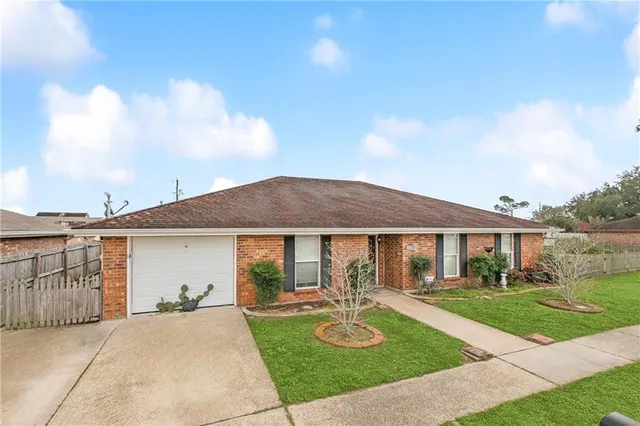 $275,000 | 3221 Riverland Drive, Chalmette, LA 70043