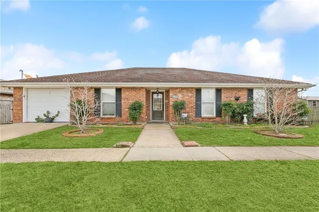 $275,000 | 3221 Riverland Drive, Chalmette, LA 70043