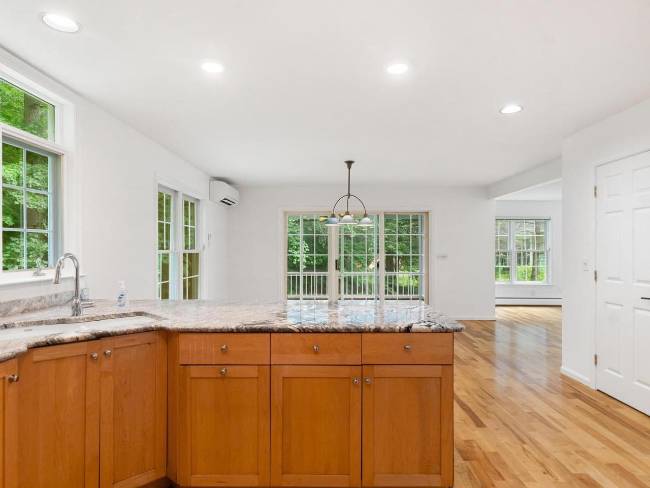 42 Cardinal Way Shelburne, VT 05482 - Photo 6 of 34 Gallery Image 6