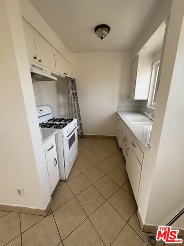 $2,000 | 6330 Estrella Avenue, Los Angeles, CA 90044