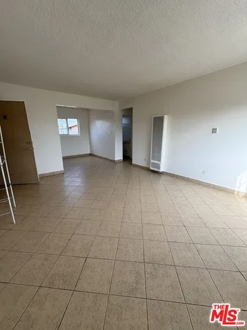 $2,000 | 6330 Estrella Avenue, Los Angeles, CA 90044