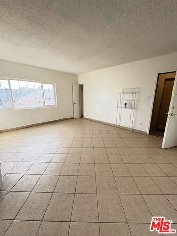 $2,000 | 6330 Estrella Avenue, Los Angeles, CA 90044