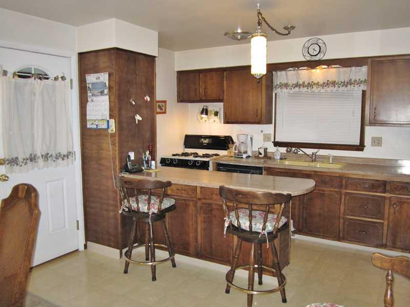 220 Edgewood Road Beaver Falls, PA 15010 - Photo 5 of 14 Kitchen.