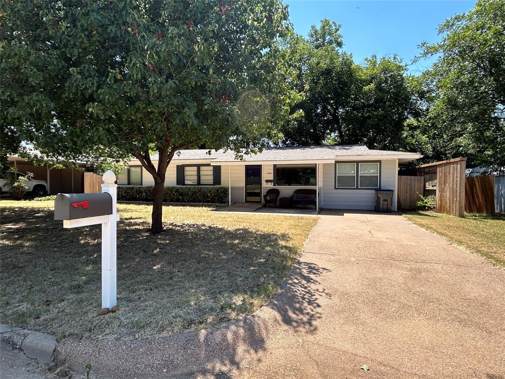 908 Fairview Street Graham, TX 76450 - Photo 3 of 30