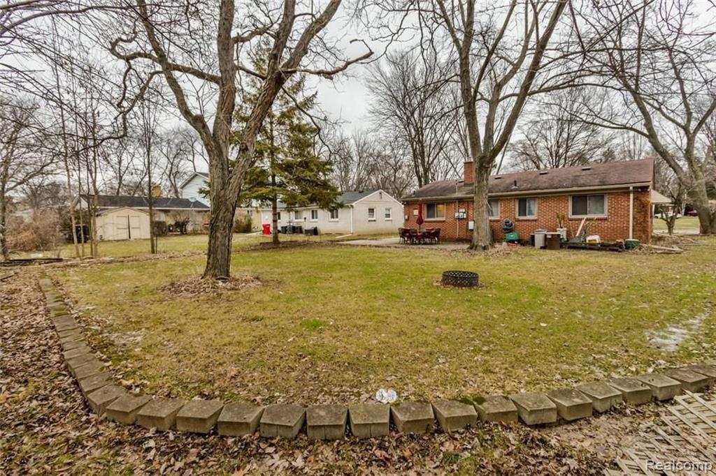 29505 Rambling Road Southfield, MI 48076 - Photo 20 of 25