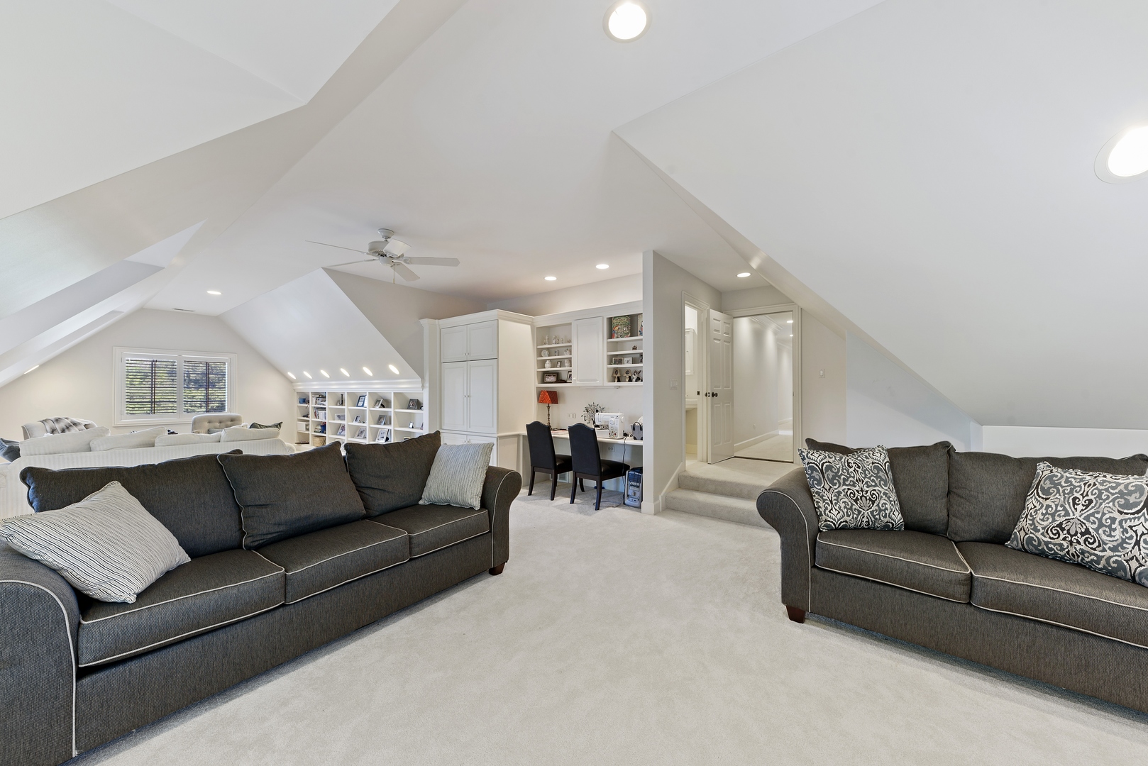 35 Riderwood Road North Barrington, IL 60010 - Photo 23 of 35 a living room with furniture and kitchen view