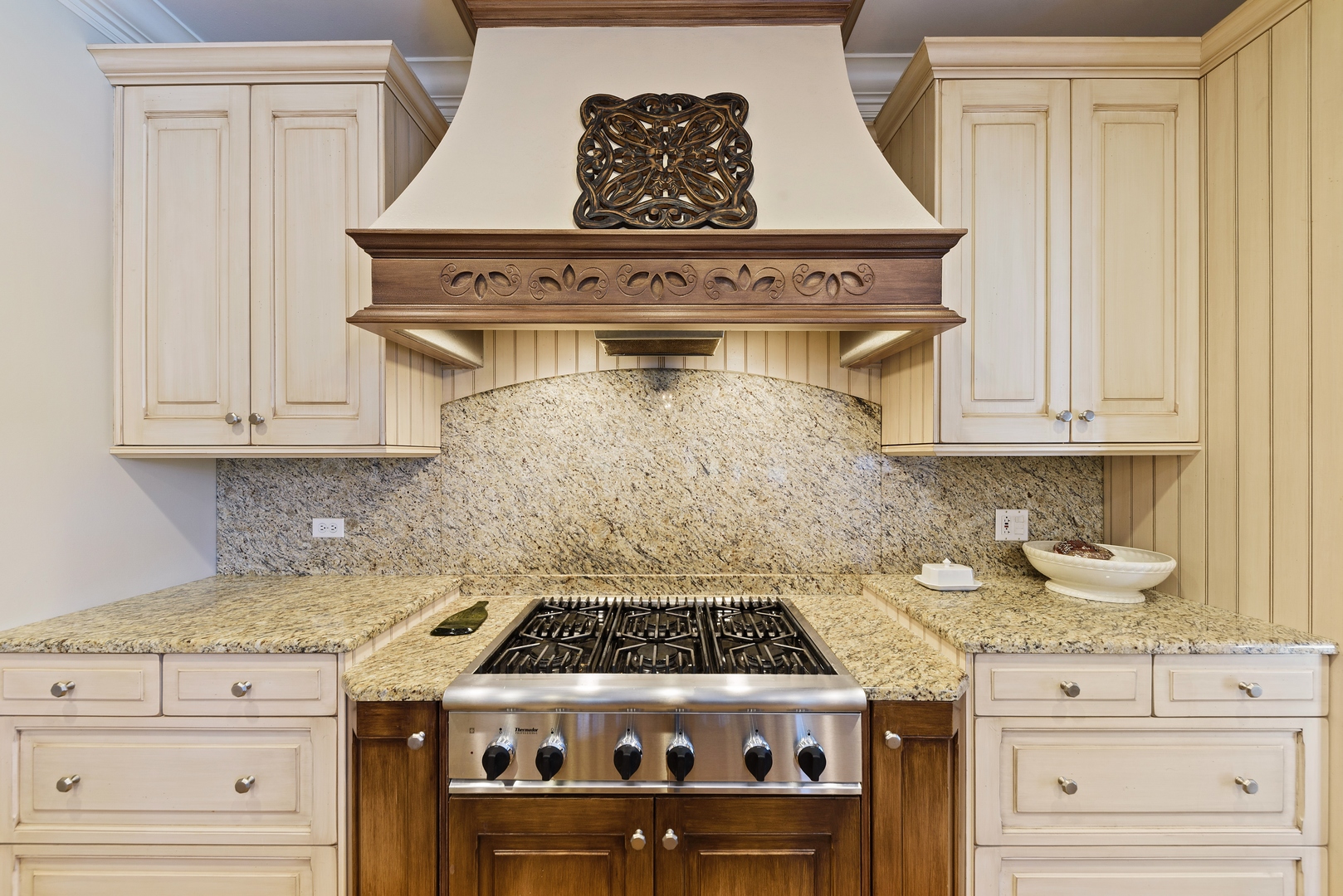 35 Riderwood Road North Barrington, IL 60010 - Photo 10 of 35 a stove top oven sitting inside of a kitchen