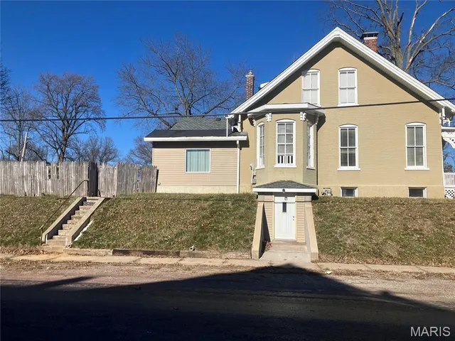 $2,000 | 721 South Church Street, Belleville, IL 62220