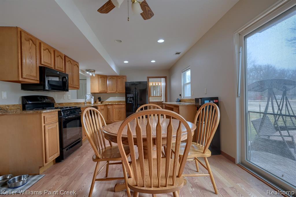855 Laird Street Lake Orion, MI 48362 - Photo 6 of 25