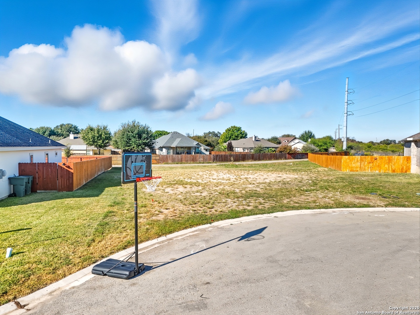 7 Hope Uvalde, TX 78801 - Photo 4 of 13 a view of a terrace