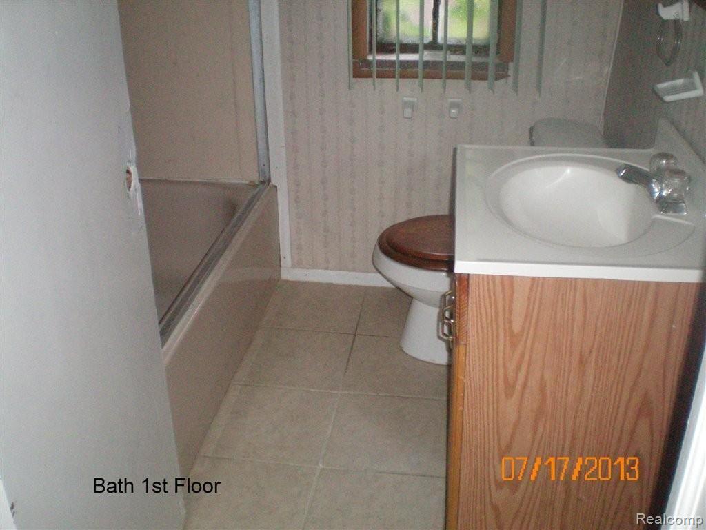 10311 Balfour Road Detroit, MI 48224 - Photo 6 of 9 Bath