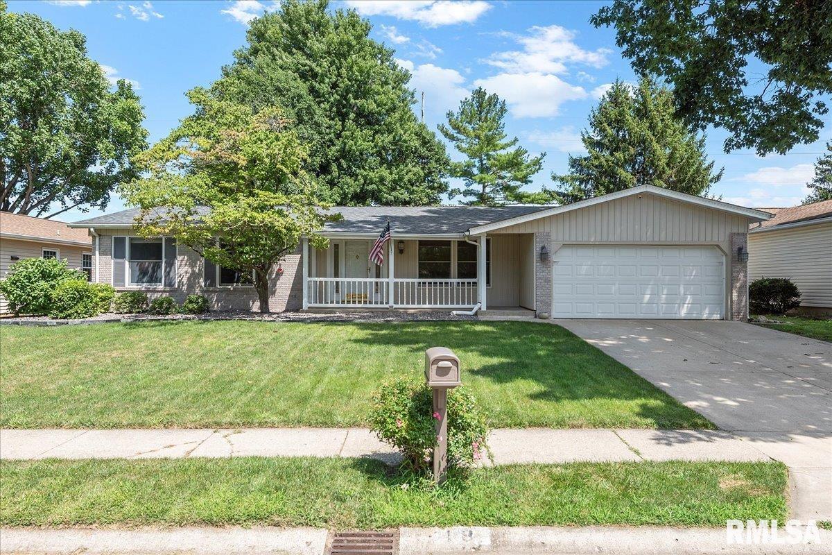 18 Red Oak Lane Springfield, IL 62712 - Photo 1 of 42