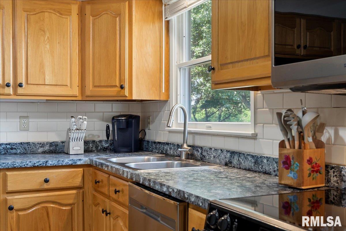 18 Red Oak Lane Springfield, IL 62712 - Photo 15 of 42