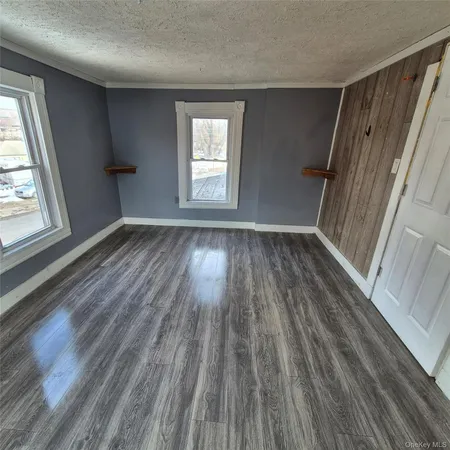 $2,400 | 235 Downs Street, Unit 2, Kingston, NY 12401