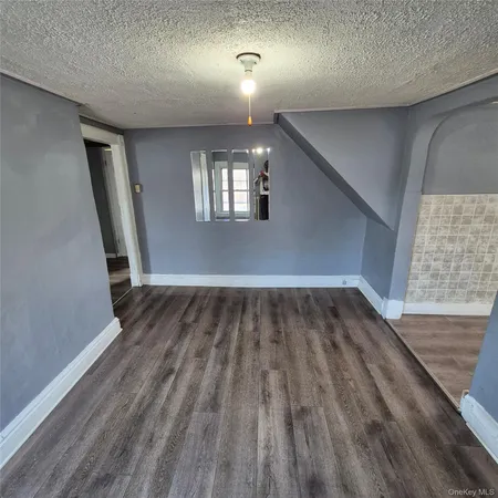 $2,400 | 235 Downs Street, Unit 2, Kingston, NY 12401